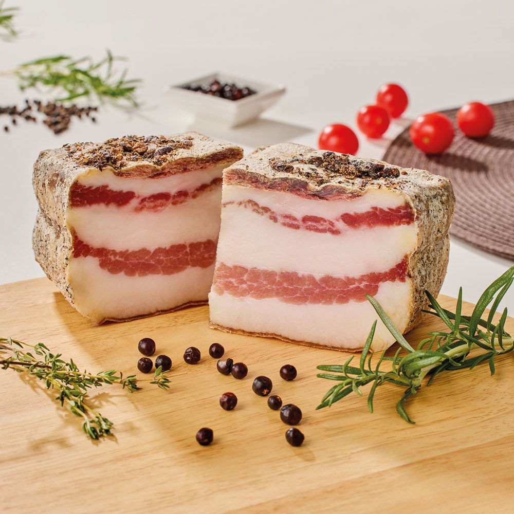 Pancetta mit Wacholder, im Stück