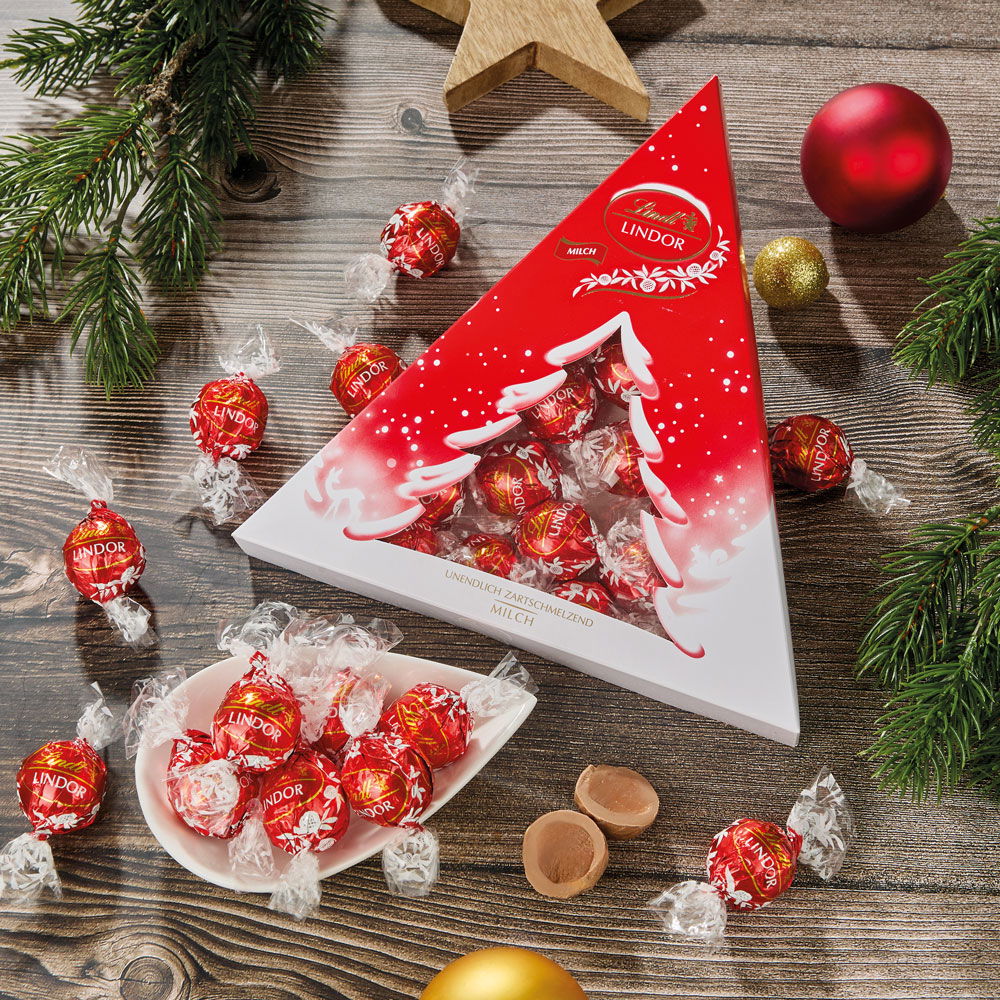 Lindt Lindor Schokoladen-Kugeln in Tannenbaum