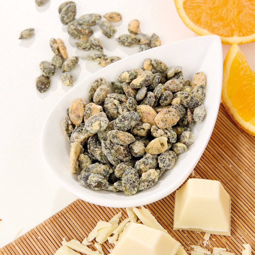 Geröstete Kürbiskerne mit weißer Schokolade und Orange