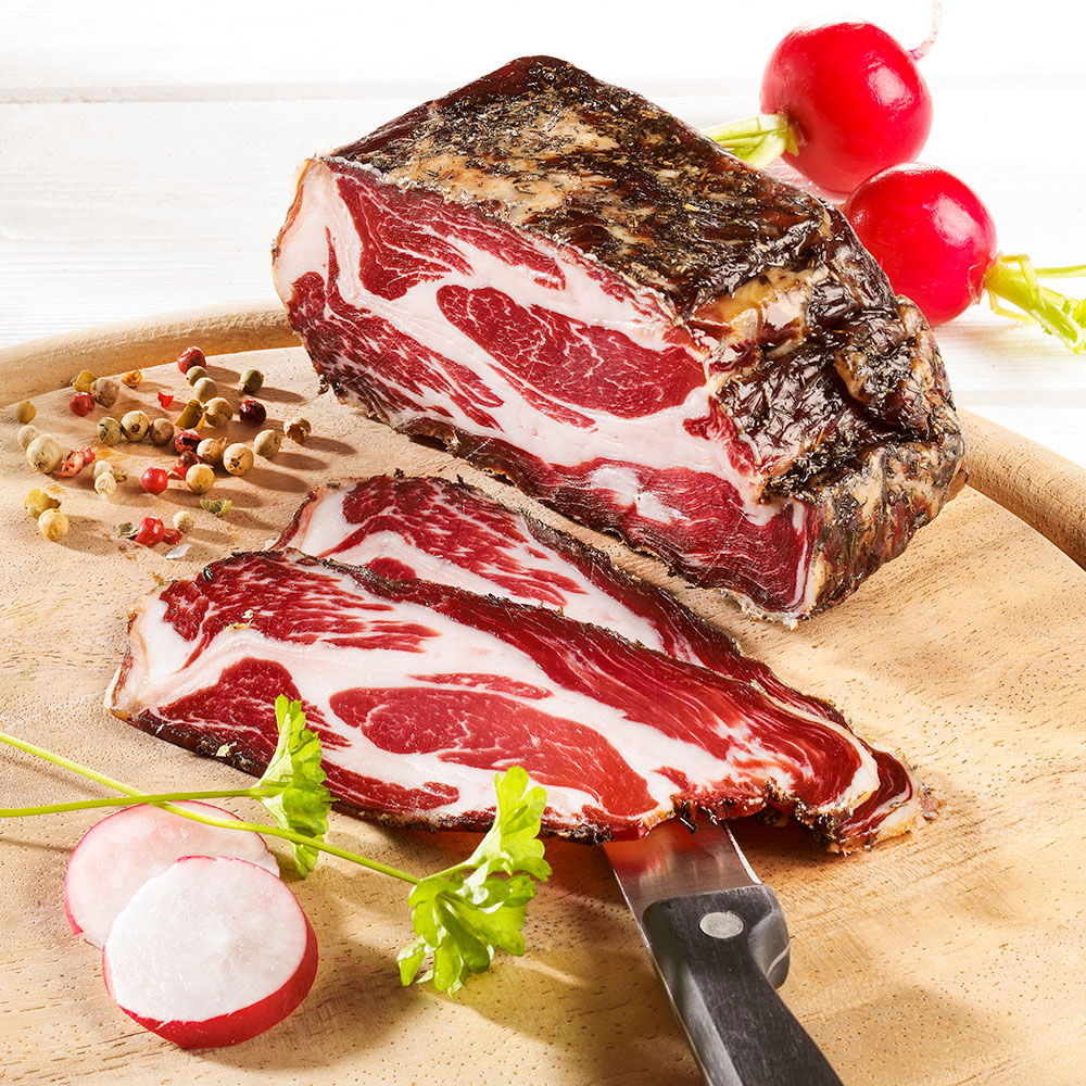 Gekräuterter Kamm vom Aktivstallschwein, im Stück