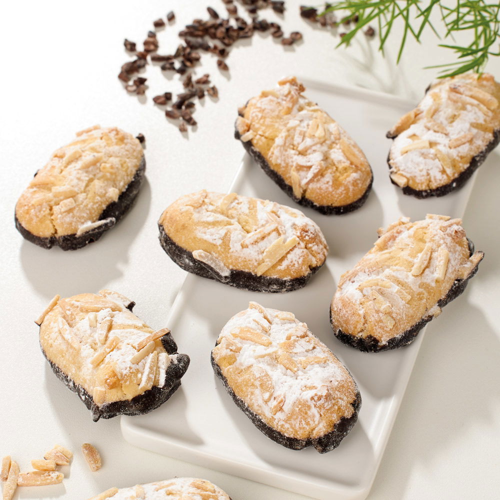 Italienische Mandelzungen mit Schokoladenboden