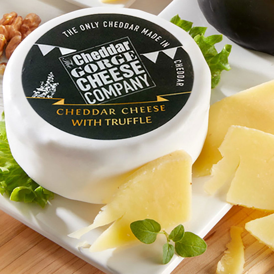 Cheddar Gorge Cheese Company Hartkäse mit Sommertrüffel, im Stück