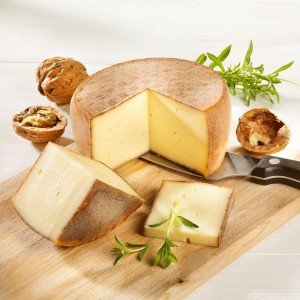 Käse Trappe d' Echourgnac noix, im Stück